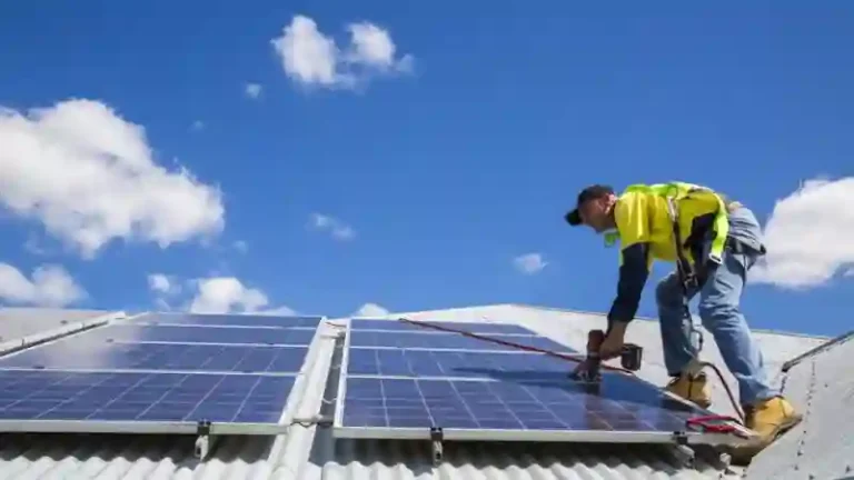 Solar Panels and Extreme Weather: Building for Resilience