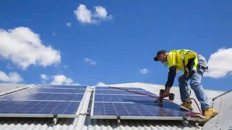  Solar Panels and Extreme Weather: Building for Resilience